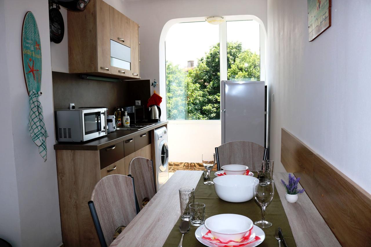 Sea Port Celebrity Apartment - Lets4Holiday Varna Dış mekan fotoğraf