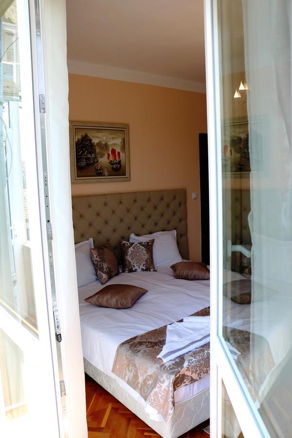 Sea Port Celebrity Apartment - Lets4Holiday Varna Dış mekan fotoğraf