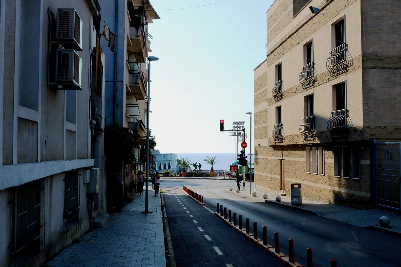 Sea Port Celebrity Apartment - Lets4Holiday Varna Dış mekan fotoğraf