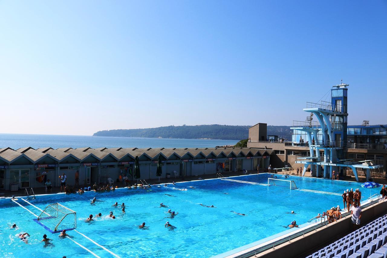 Sea Port Celebrity Apartment - Lets4Holiday Varna Dış mekan fotoğraf